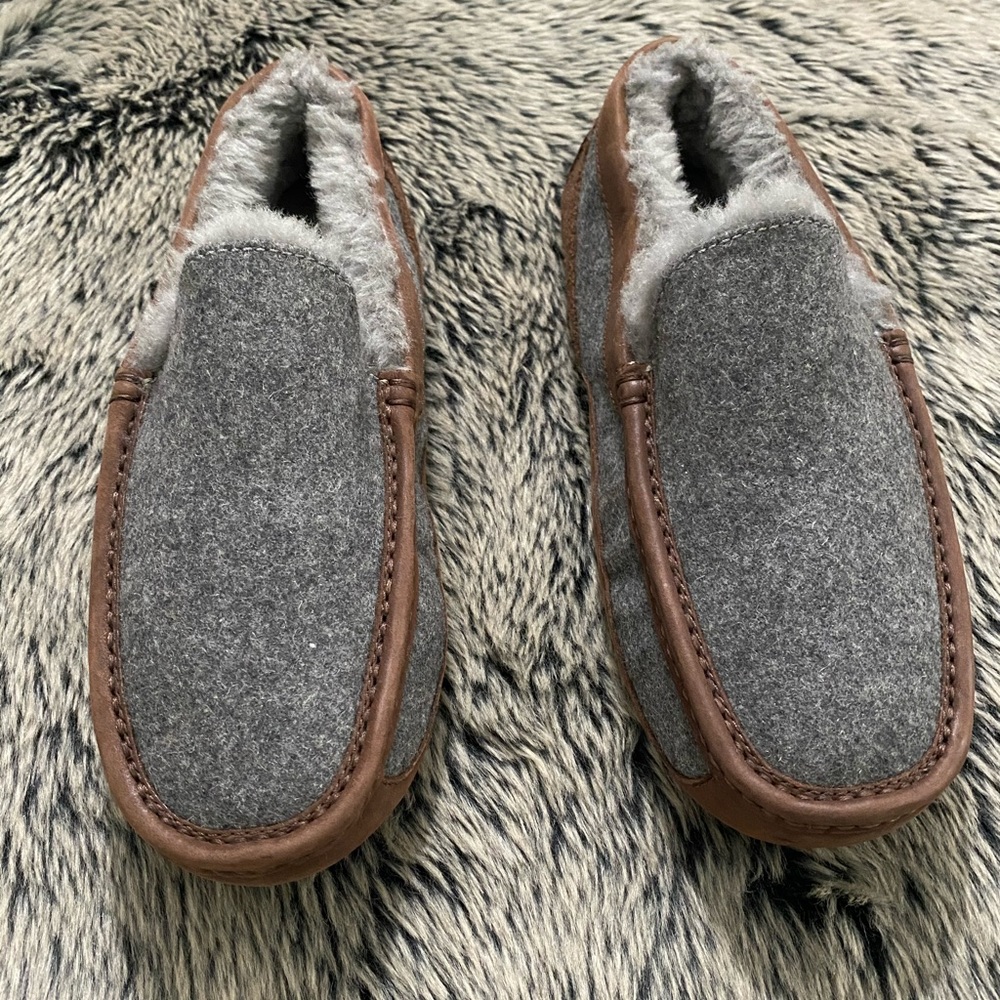 UGG - Picture 2 of 6